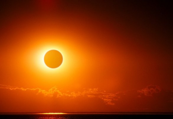 10 maggio 2013 eclissi solare nel Pacifico