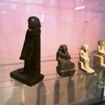 Il mistero della statuetta egizia che si muove da sola