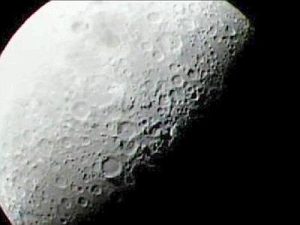 Luna: in un cratere senza sole, scoperte molecole di idrogeno