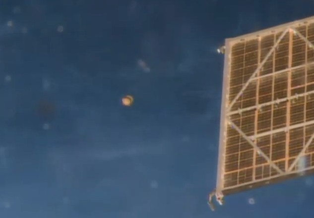 NASA: l’astronauta Chris Cassidy registra un UFO a bordo della ISS