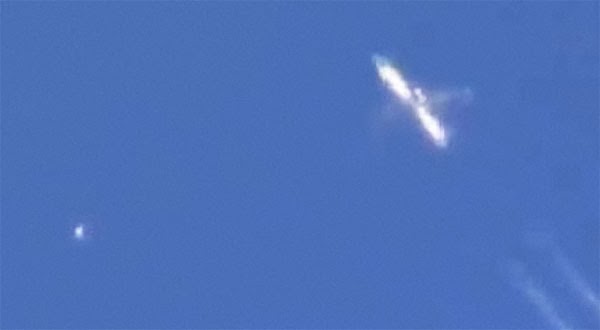 UFO avvistato e ripreso in prossimità di un aereo di linea a Tijuana