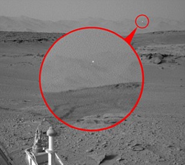Curiosity fotografa un Ufo?