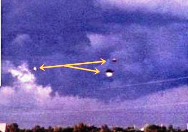 Immortalati Ufo durante una tempesta monsonica 