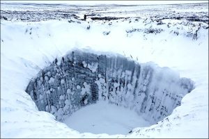 Ricercatori scompaiono dopo aver individuato un oggetto metallico in un cratere in Russia