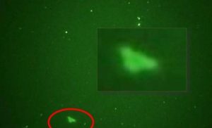 Ufo triangolare immortalato nei cieli dell'Australia